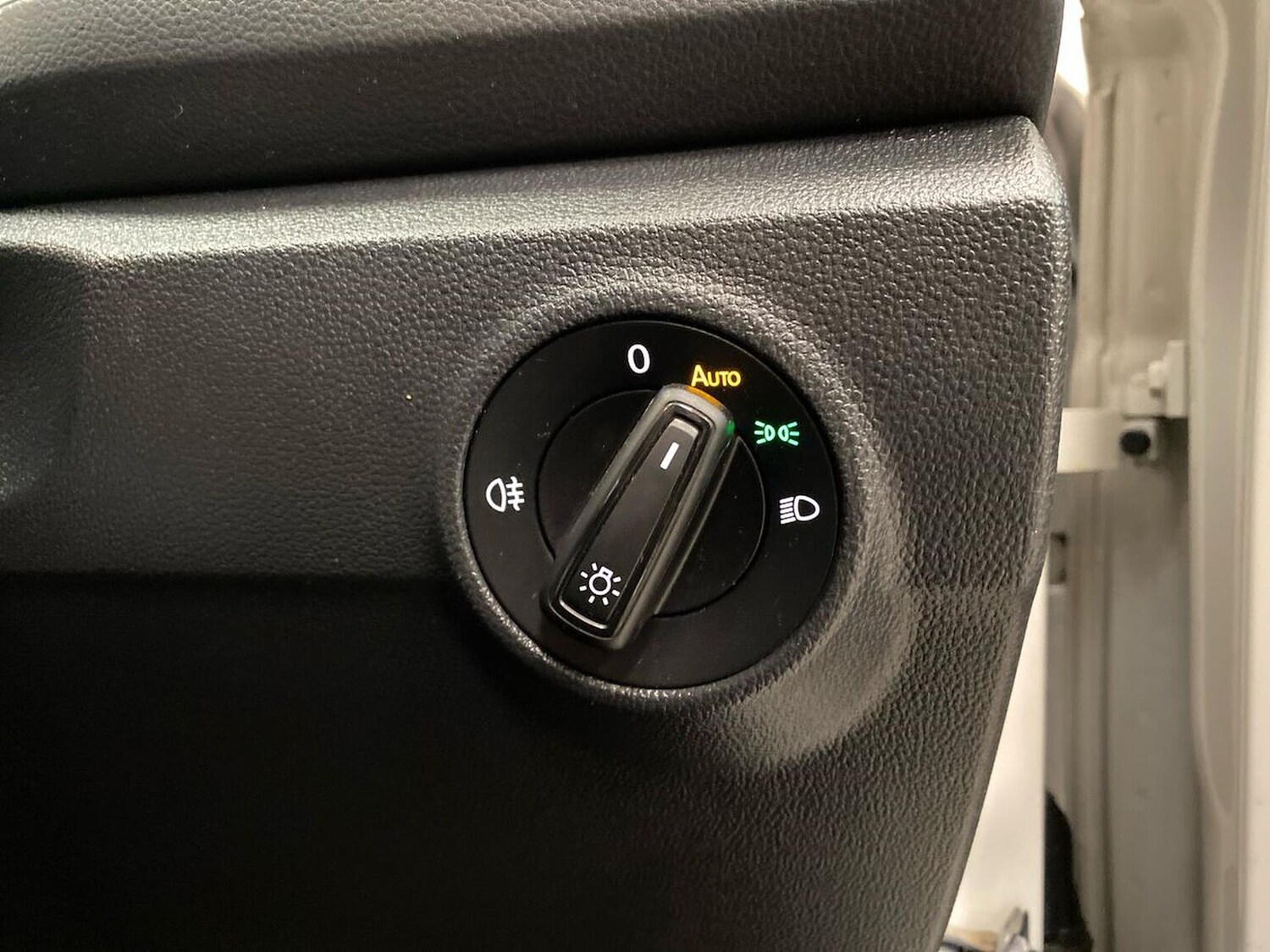 Used Volkswagen T-Roc 2023 for sale - 76682598: Photo 22