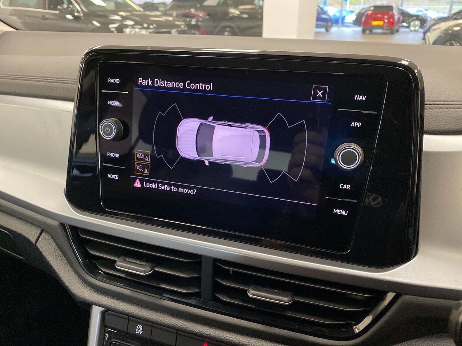 Used Volkswagen T-Roc 2023 for sale - 76682598: Photo 23