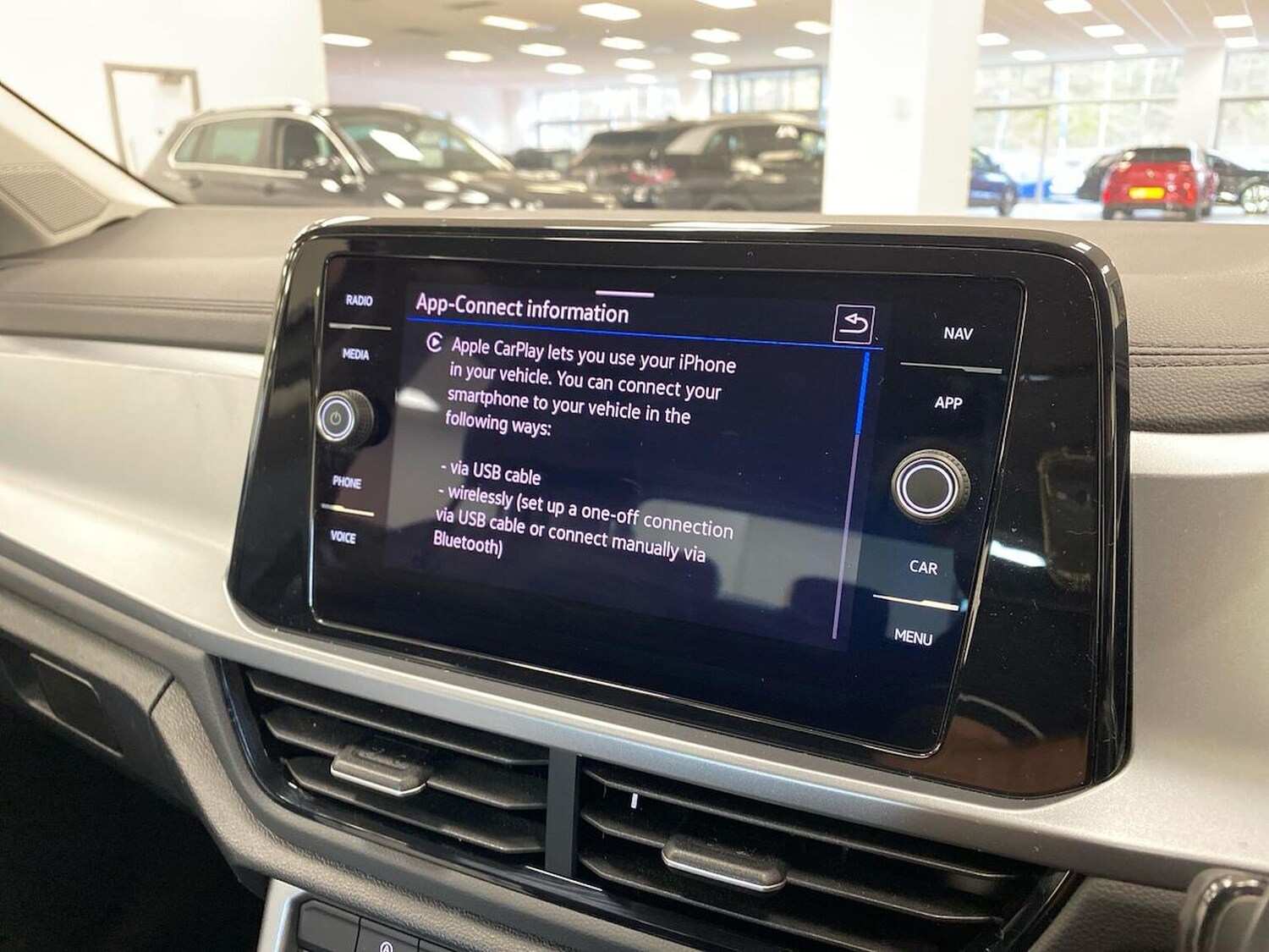 Used Volkswagen T-Roc 2023 for sale - 76682598: Photo 24