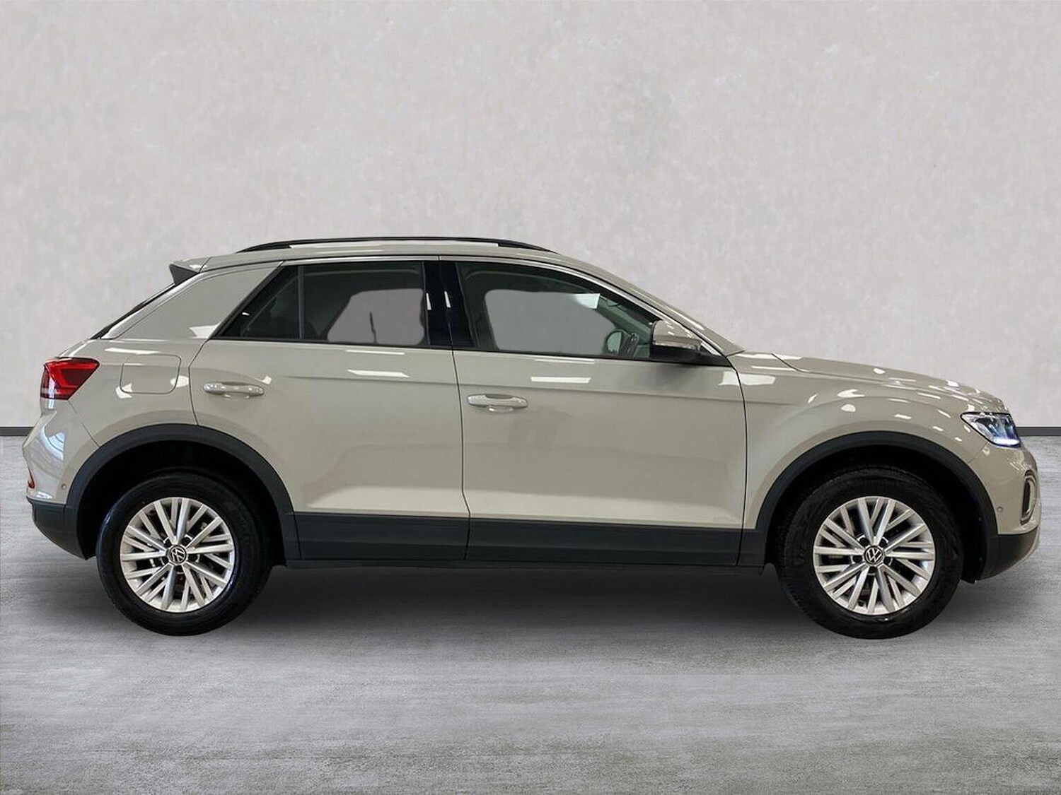 Used Volkswagen T-Roc 2023 for sale - 76682598: Photo 3