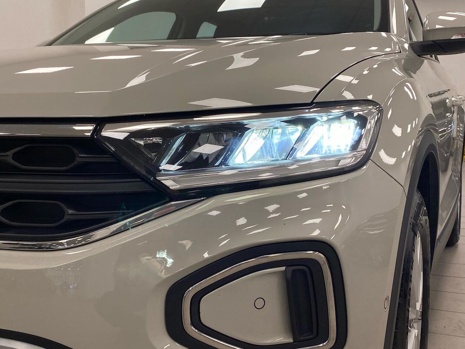 Used Volkswagen T-Roc 2023 for sale - 76682598: Photo 34