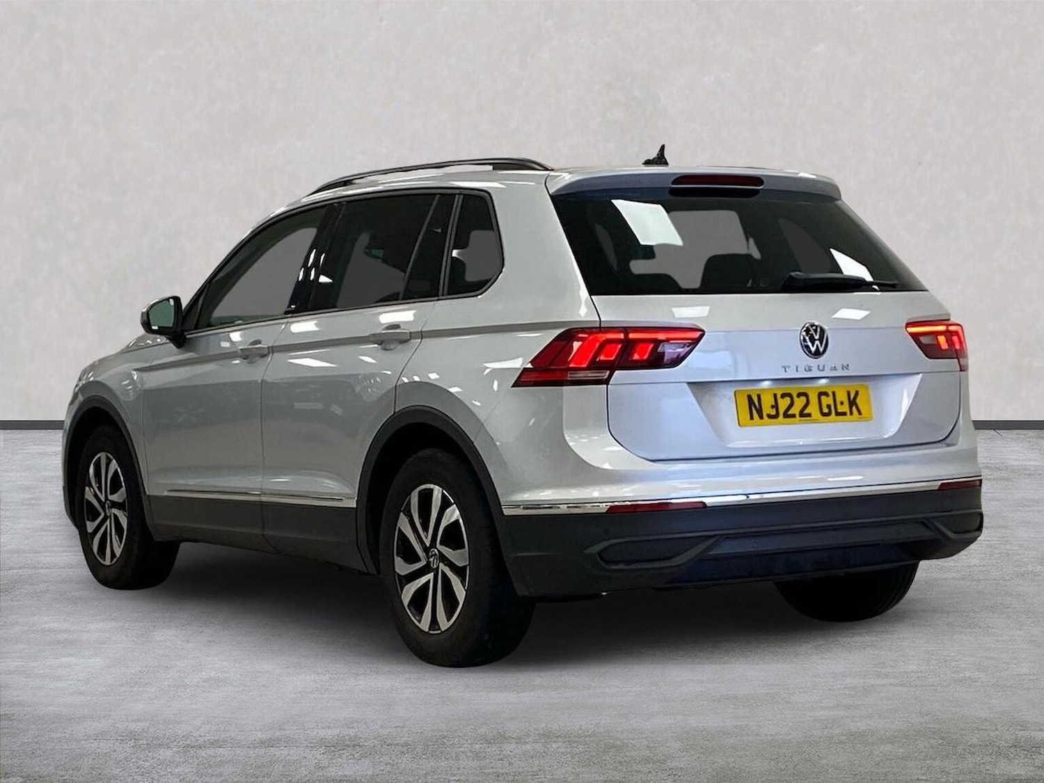 Used Volkswagen Tiguan 2022 for sale - 77888638: Photo 2