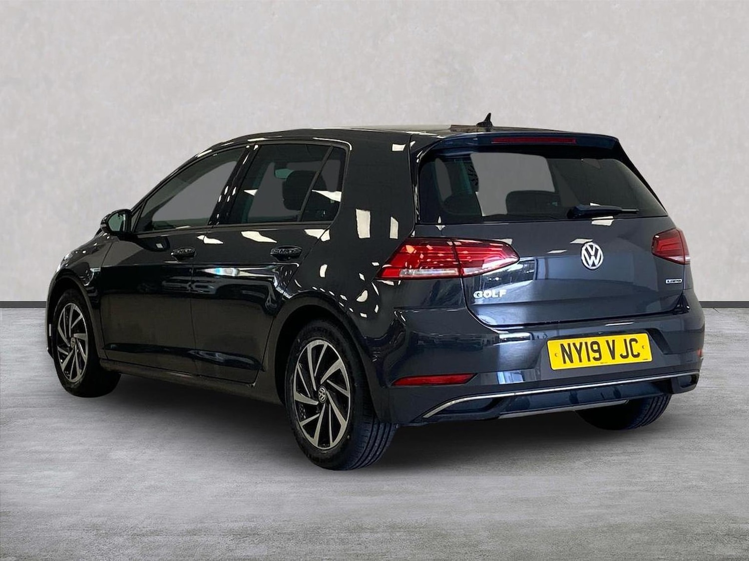 Used Volkswagen Golf 2019 for sale - 78194503: Photo 2