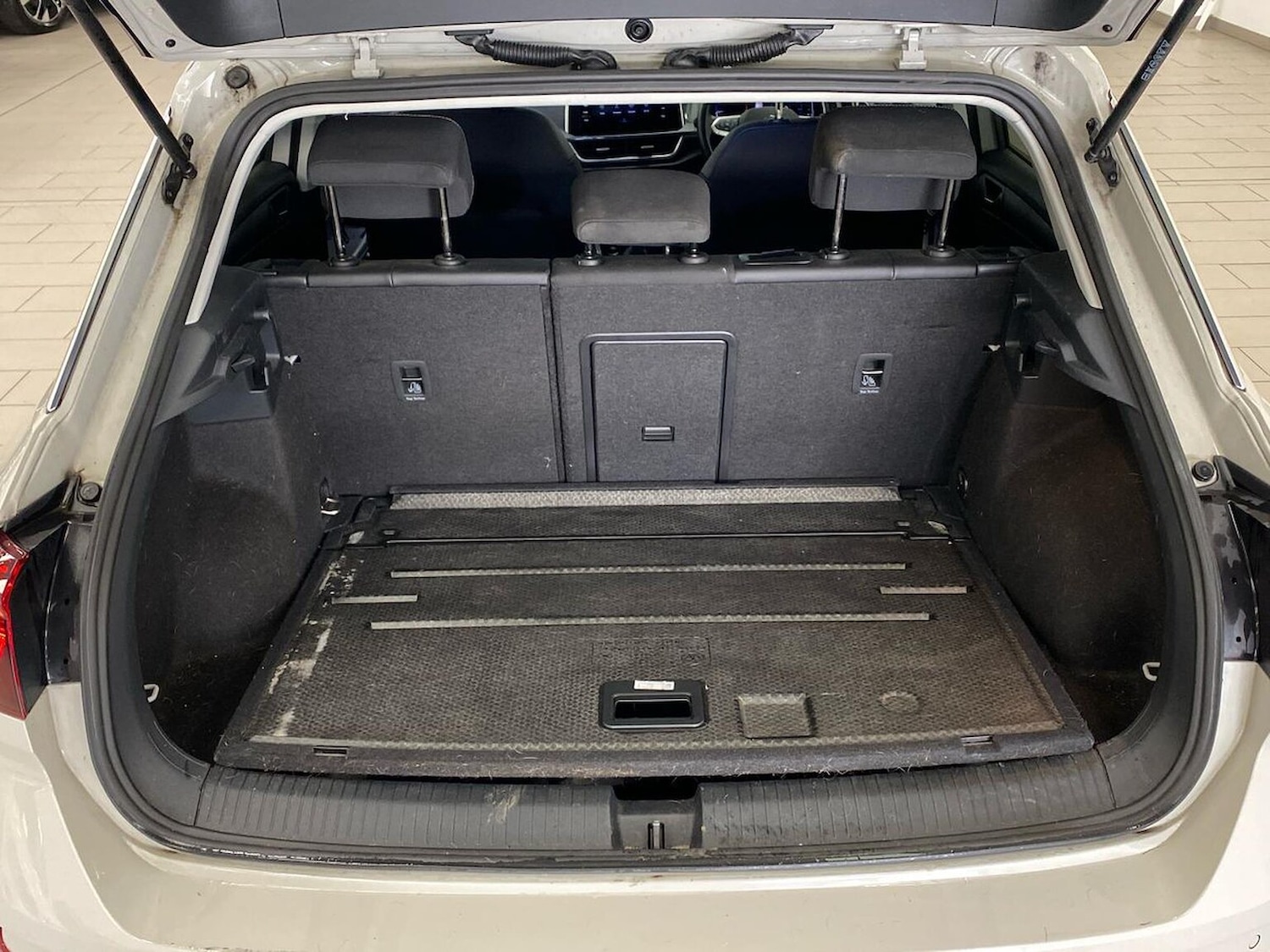 Used Volkswagen T-Roc 2023 for sale - 76837160: Photo 17