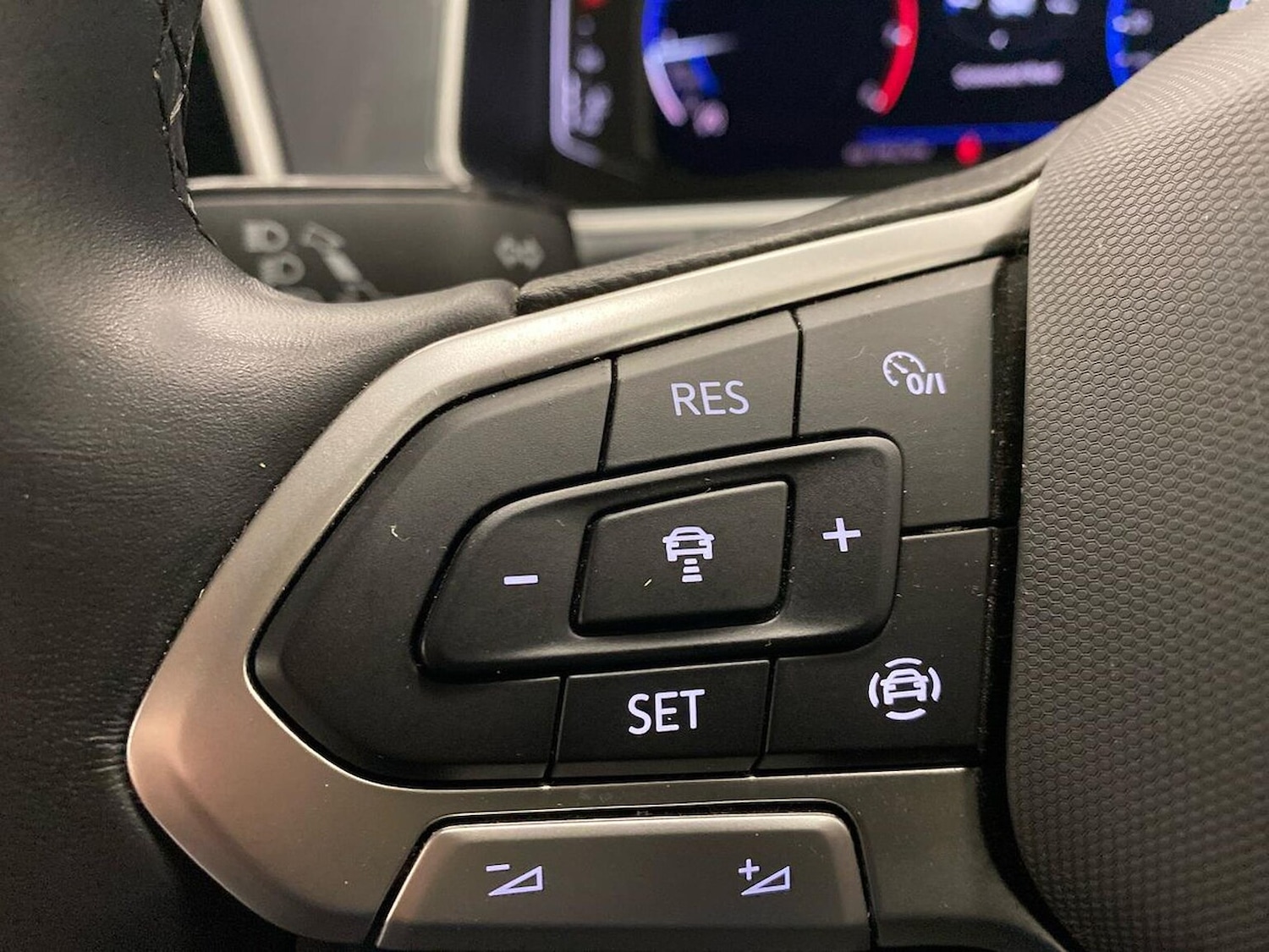 Used Volkswagen T-Roc 2023 for sale - 76837160: Photo 27