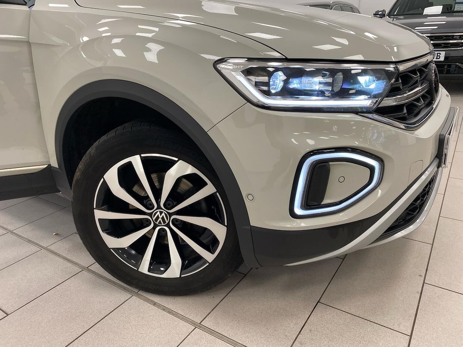 Used Volkswagen T-Roc 2023 for sale - 76837160: Photo 29