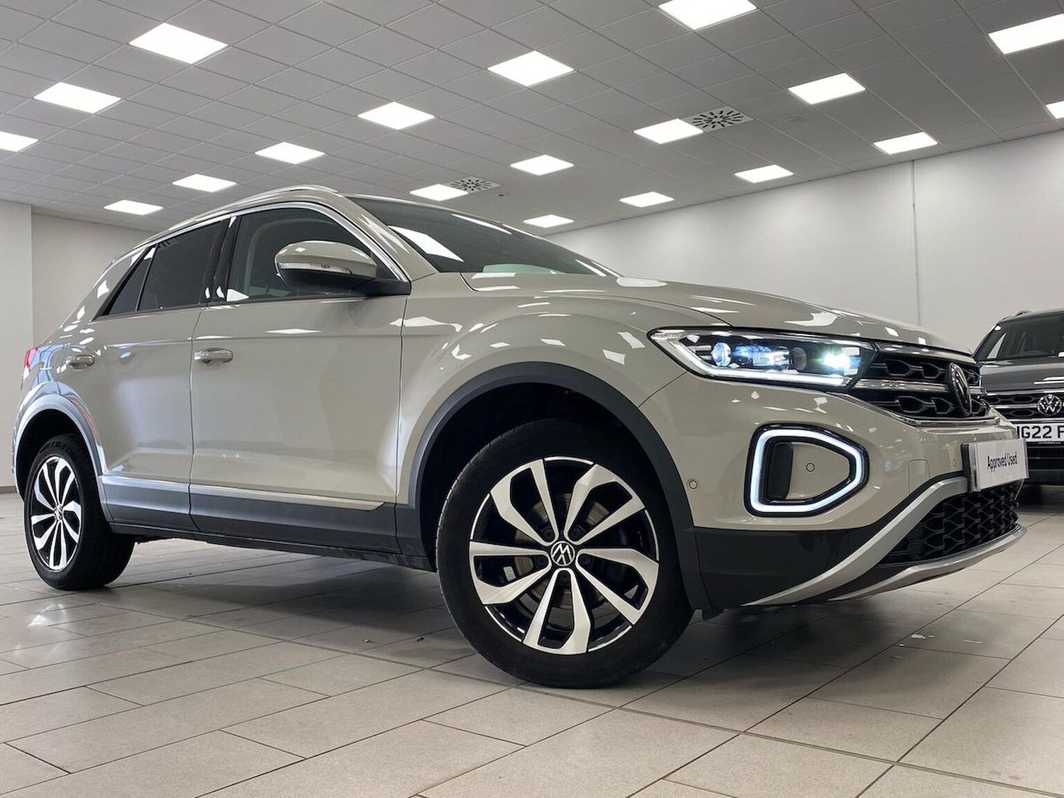 Used Volkswagen T-Roc 2023 for sale - 76837160: Photo 30