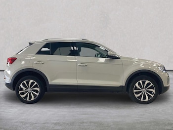 Used Volkswagen T-Roc 2023 for sale - 76837160: Photo