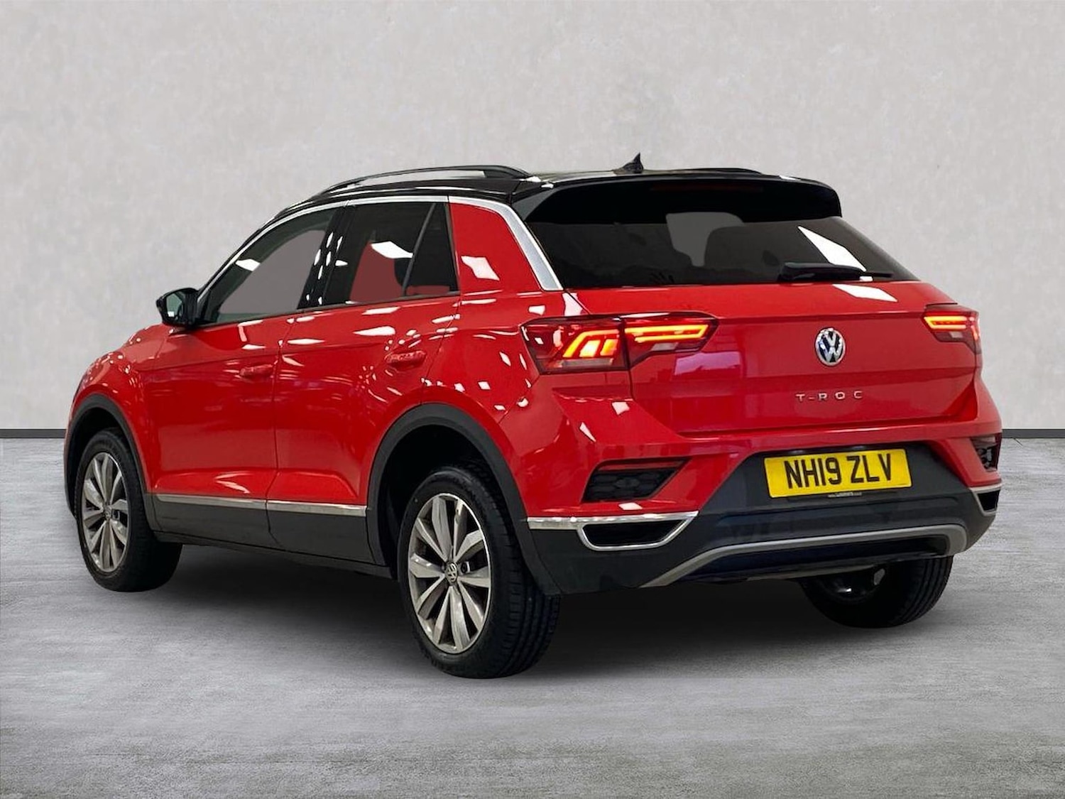 Used Volkswagen T-Roc 2019 for sale - 77487440: Photo 2