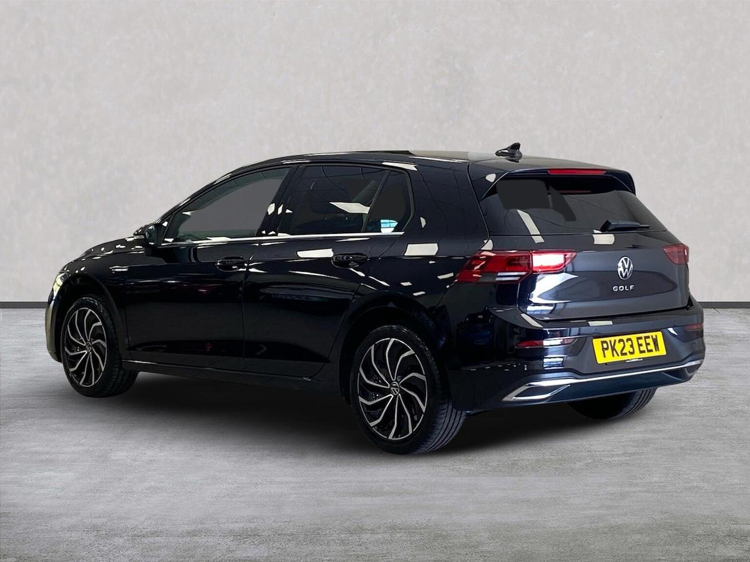 Used Volkswagen Golf 2023 for sale - 76102497: Photo 2