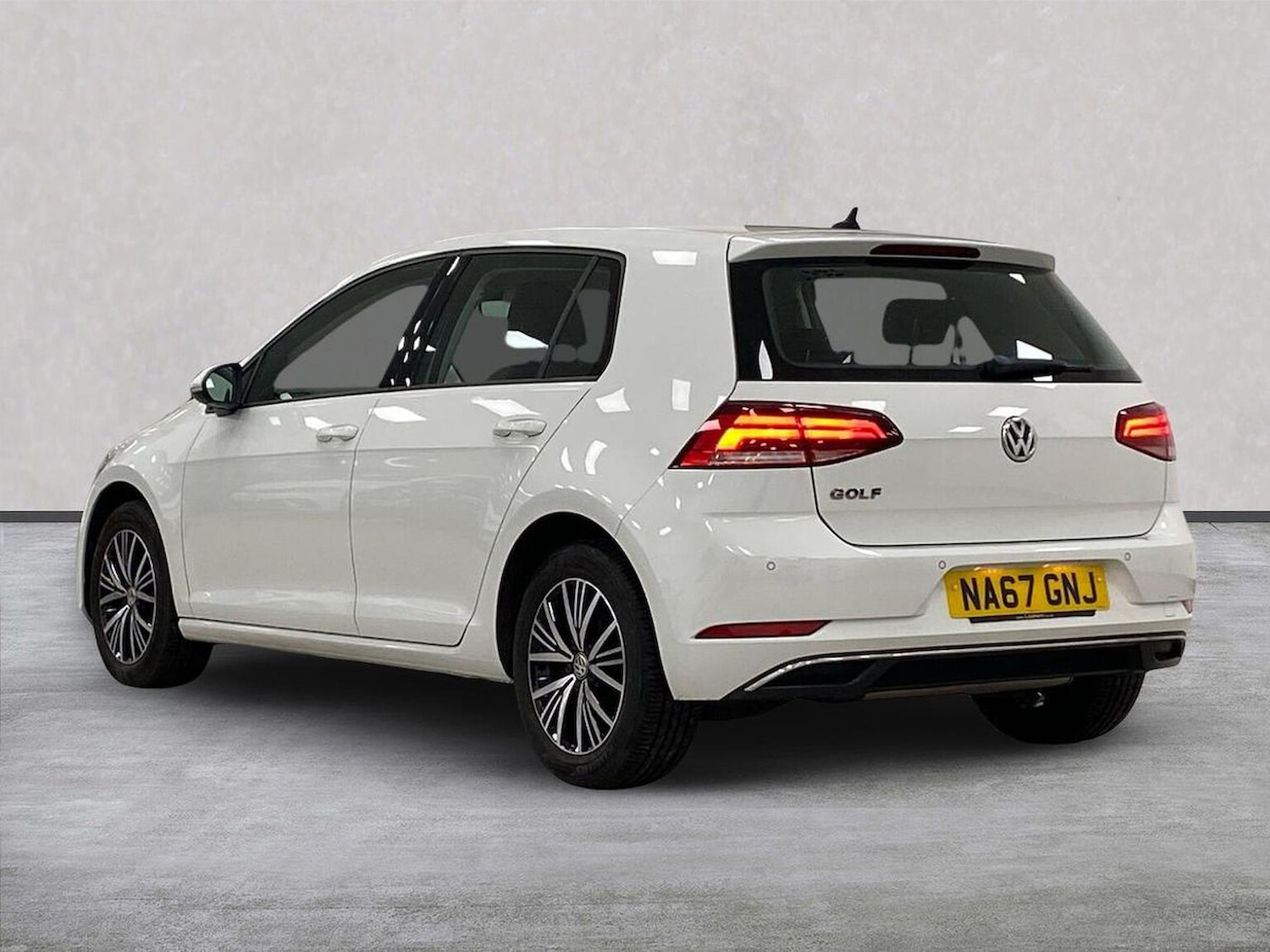 Used Volkswagen Golf 2017 for sale - 76911250: Photo 2