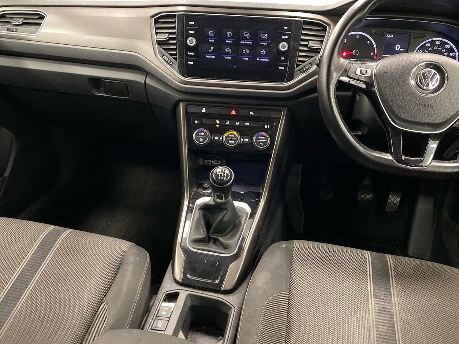 Used Volkswagen T-Roc 2018 for sale - 76924613: Photo 13