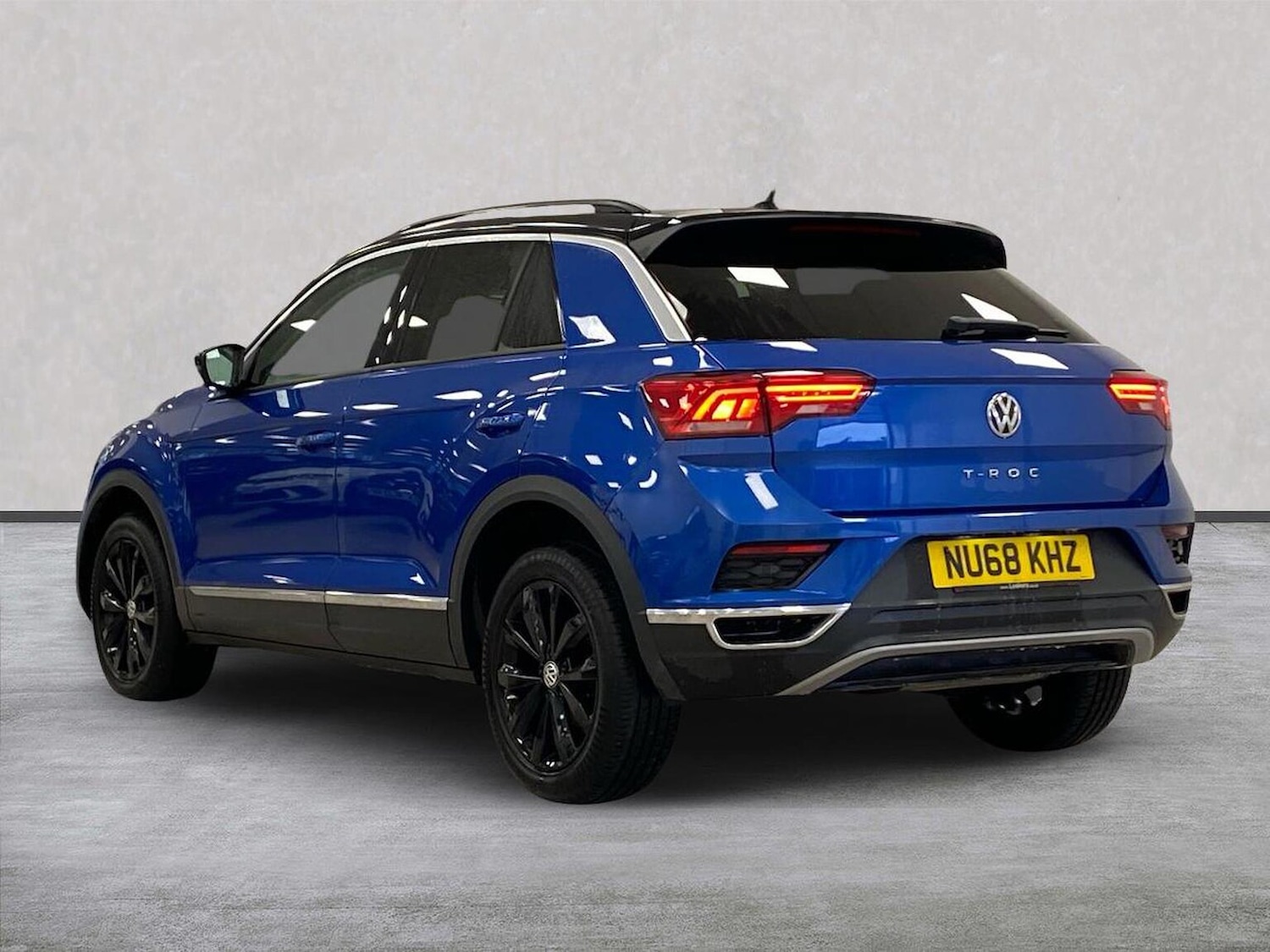 Used Volkswagen T-Roc 2018 for sale - 76924613: Photo 2