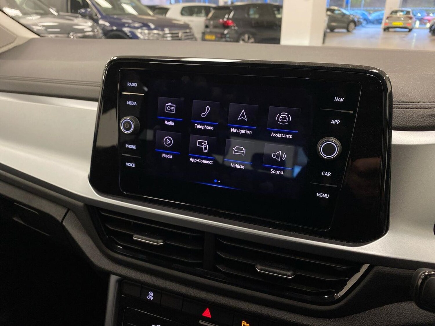 Used Volkswagen T-Roc 2023 for sale - 77896220: Photo 11