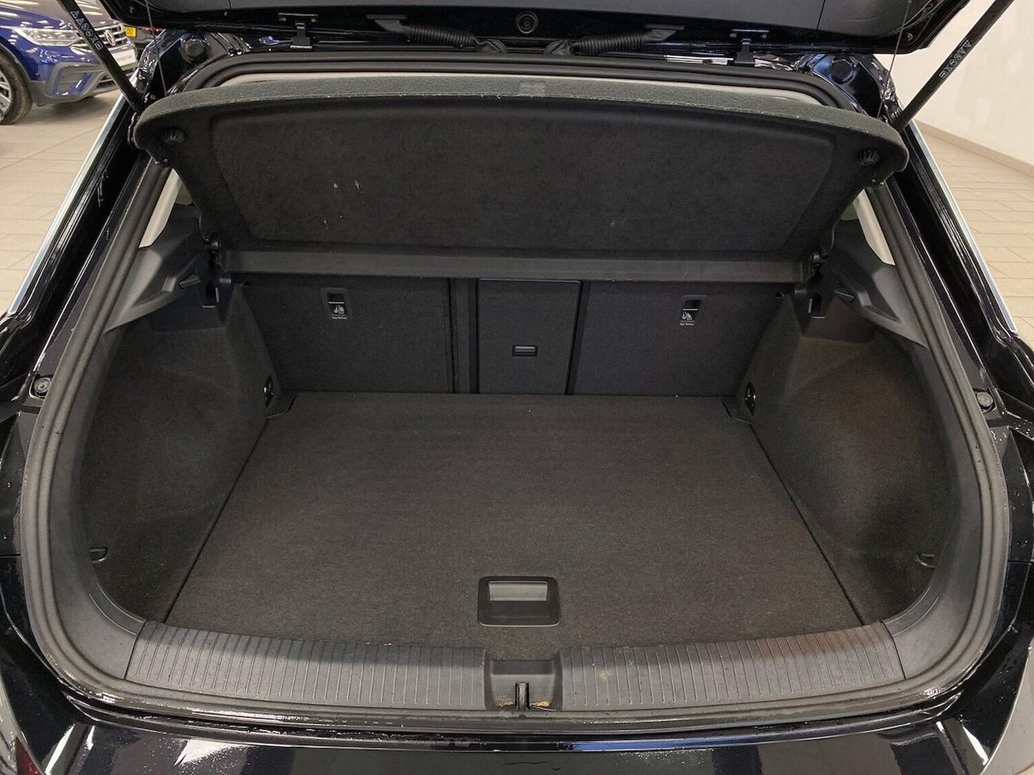 Used Volkswagen T-Roc 2023 for sale - 77896220: Photo 17