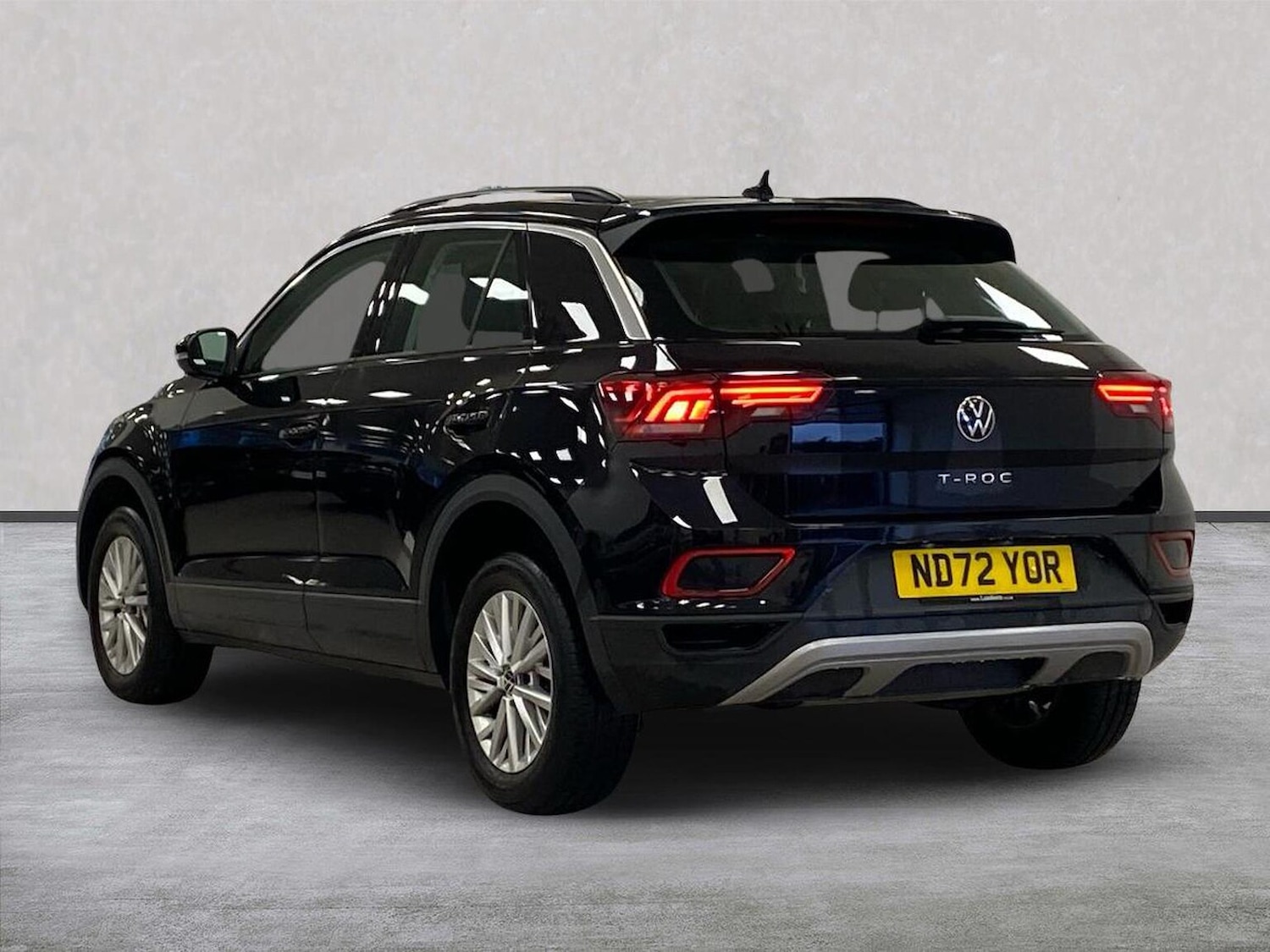 Used Volkswagen T-Roc 2023 for sale - 77896220: Photo 2