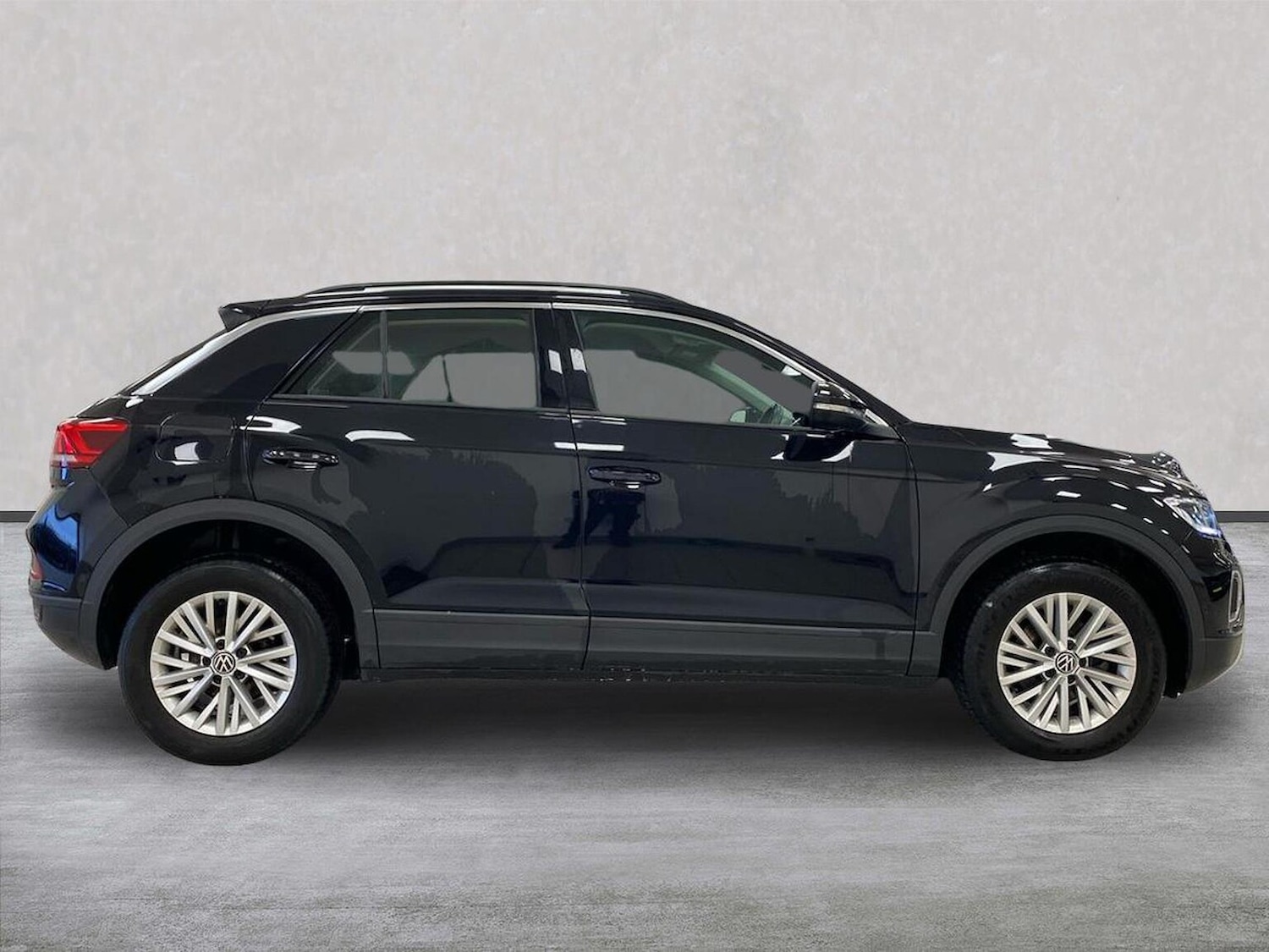 Used Volkswagen T-Roc 2023 for sale - 77896220: Photo 3