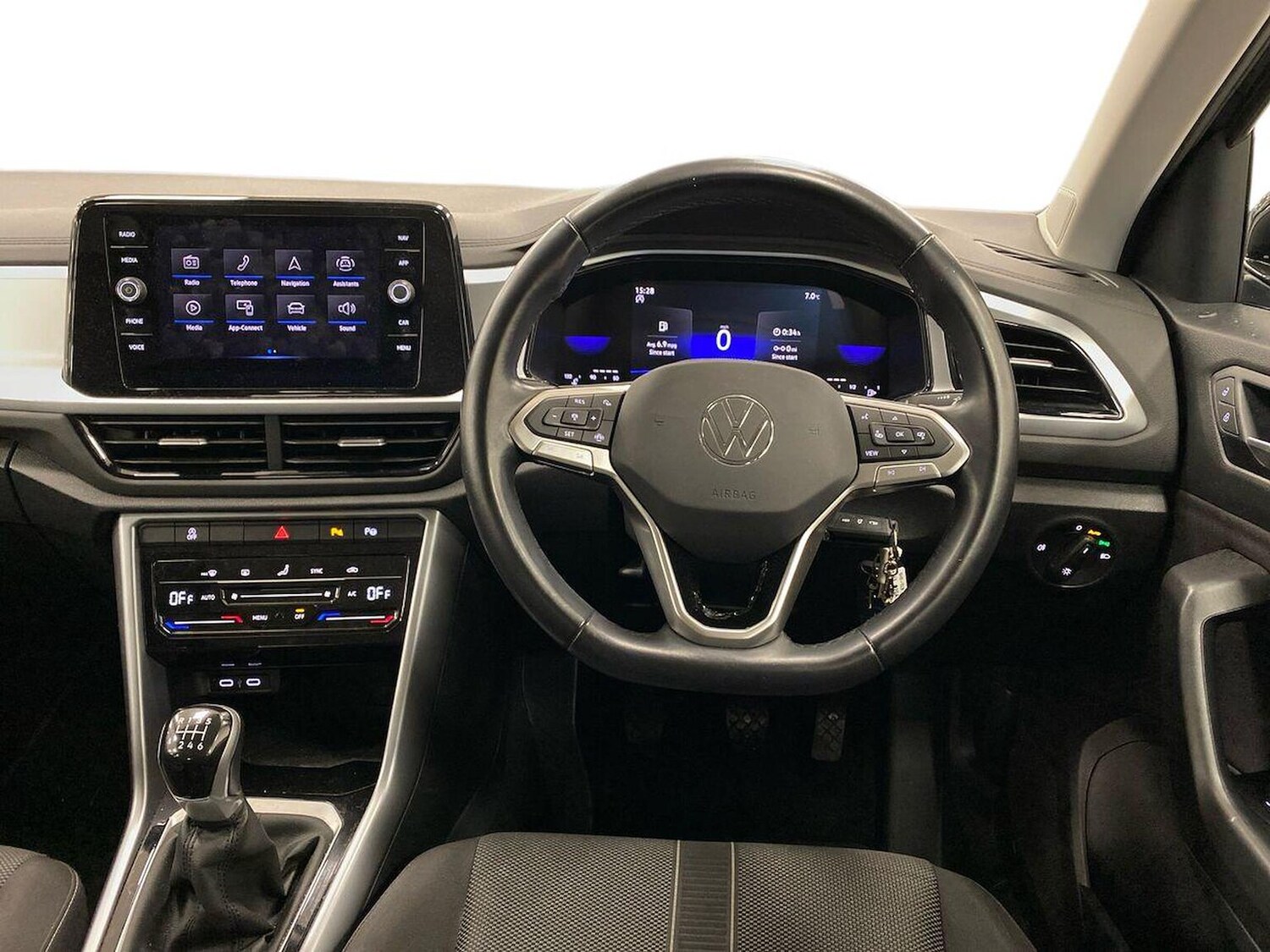 Used Volkswagen T-Roc 2023 for sale - 77896220: Photo 9