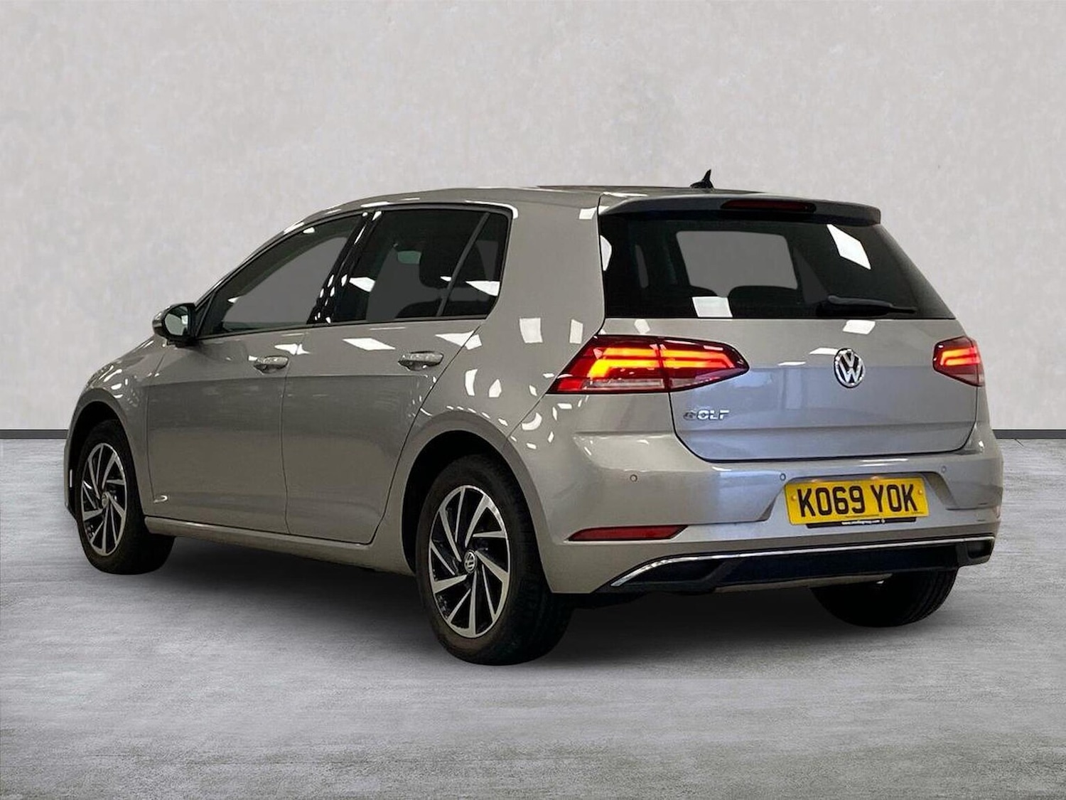 Used Volkswagen Golf 2020 for sale - 76821686: Photo 2