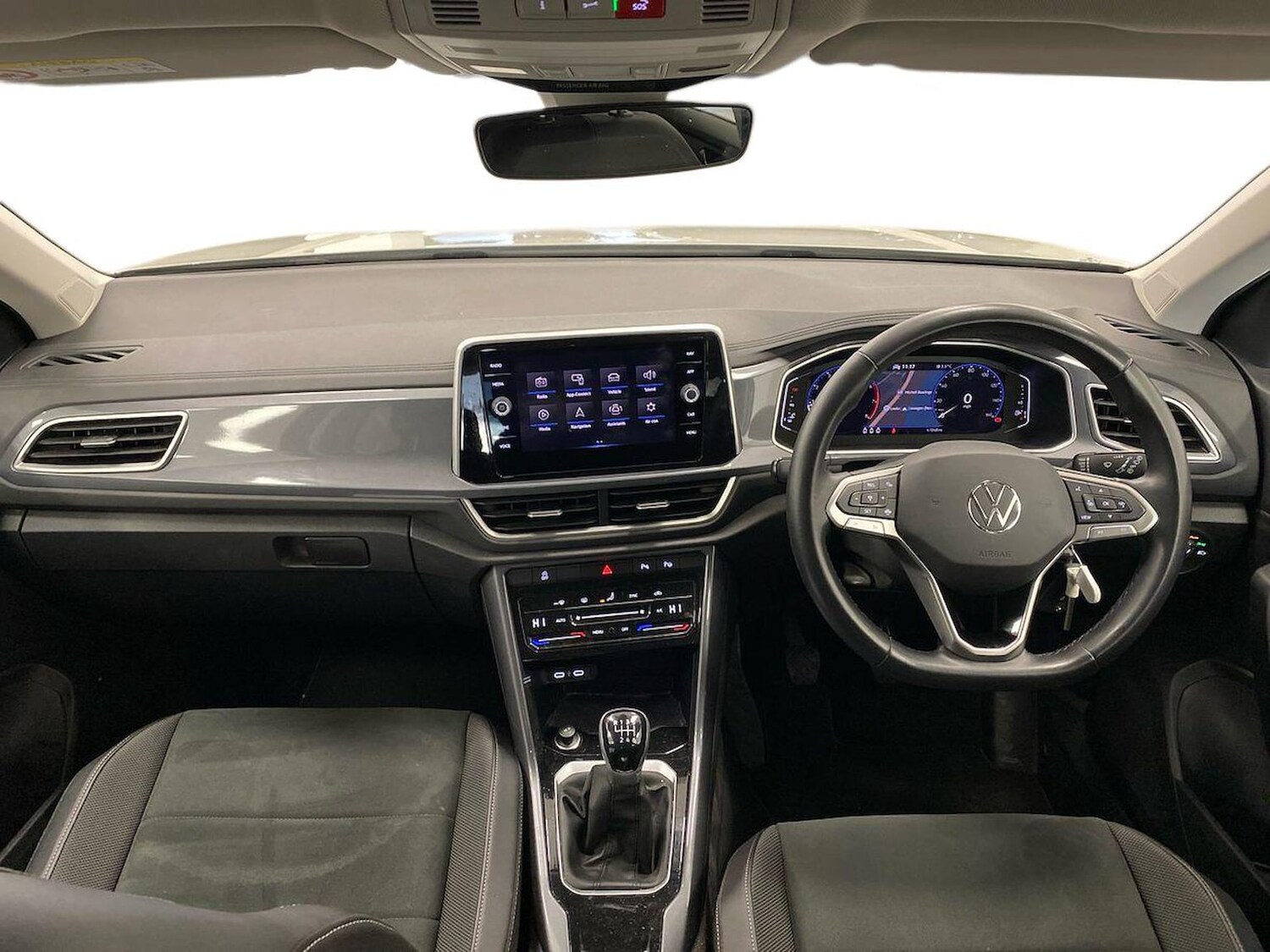 Used Volkswagen T-Roc 2023 for sale - 77487482: Photo 8