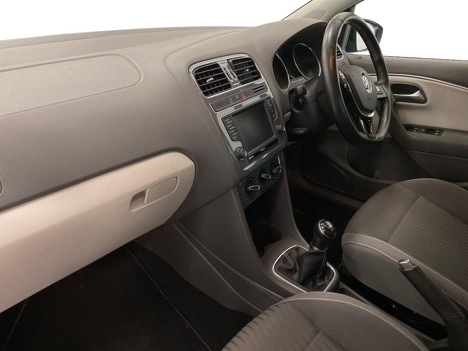 Used Volkswagen Polo 2015 for sale - 76837157: Photo 7