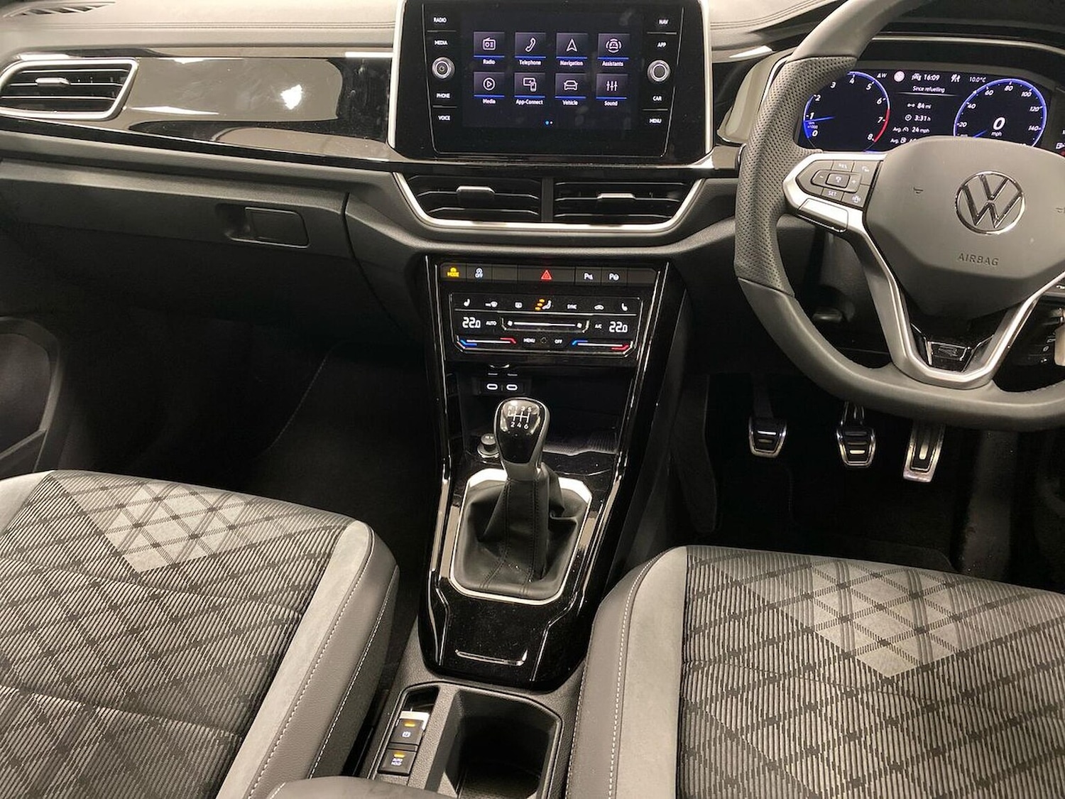 Used Volkswagen T-Roc 2025 for sale - 76785267: Photo 13