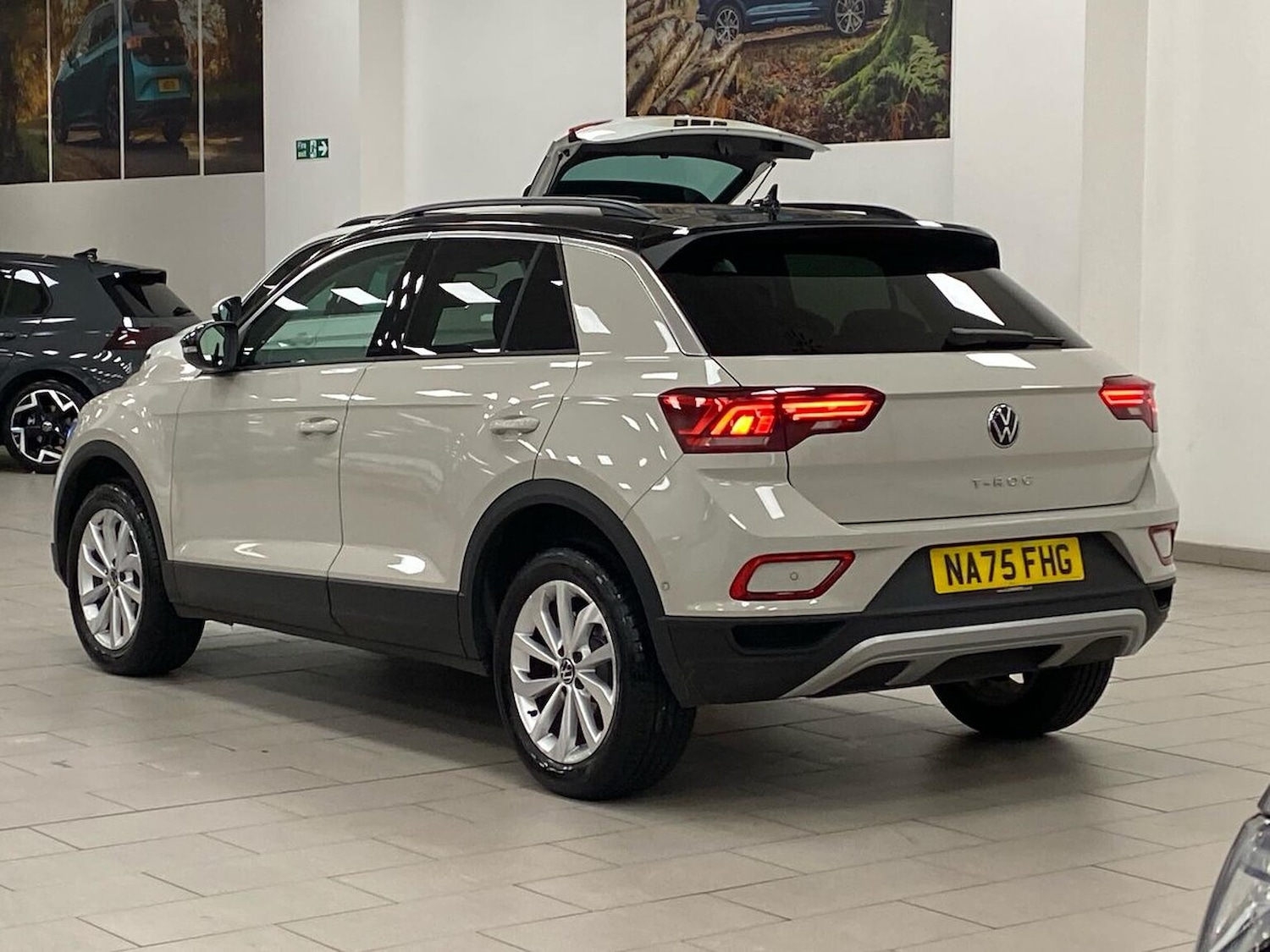 Used Volkswagen T-Roc 2025 for sale - 76655954: Photo 2
