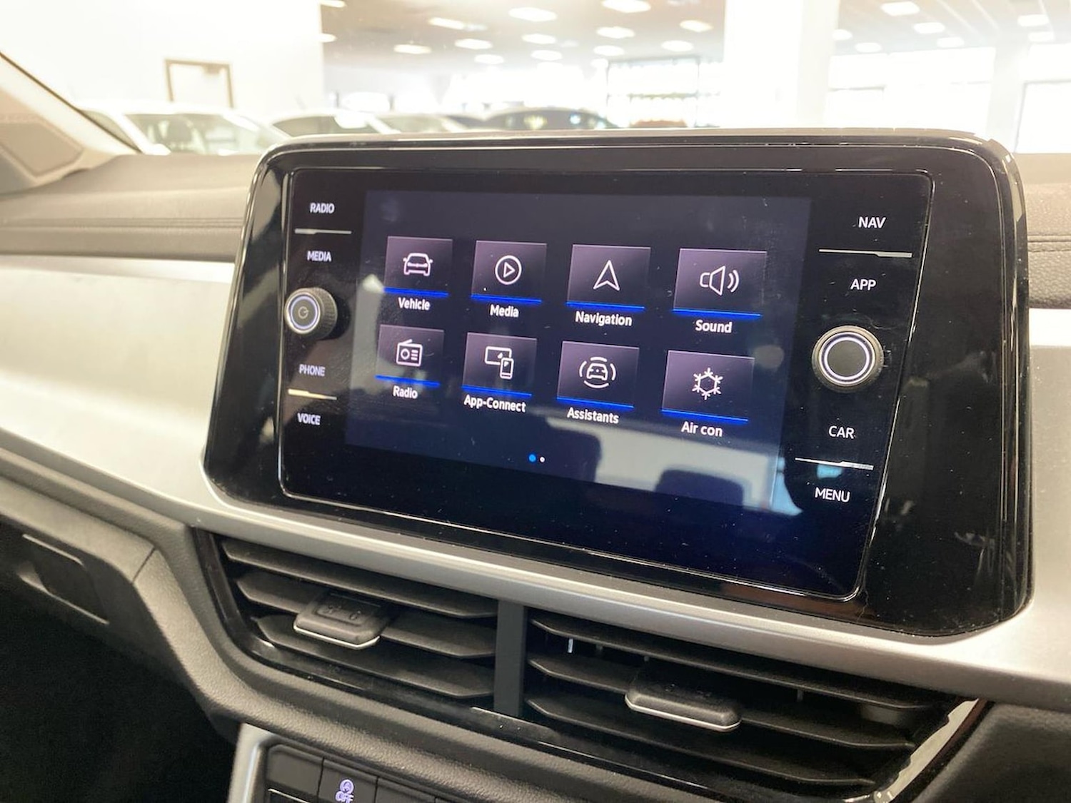 Used Volkswagen T-Roc 2023 for sale - 76492390: Photo 11