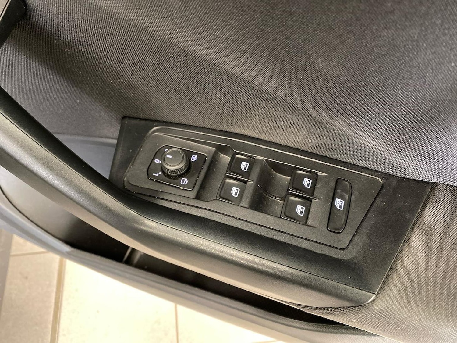 Used Volkswagen T-Roc 2023 for sale - 76492390: Photo 21