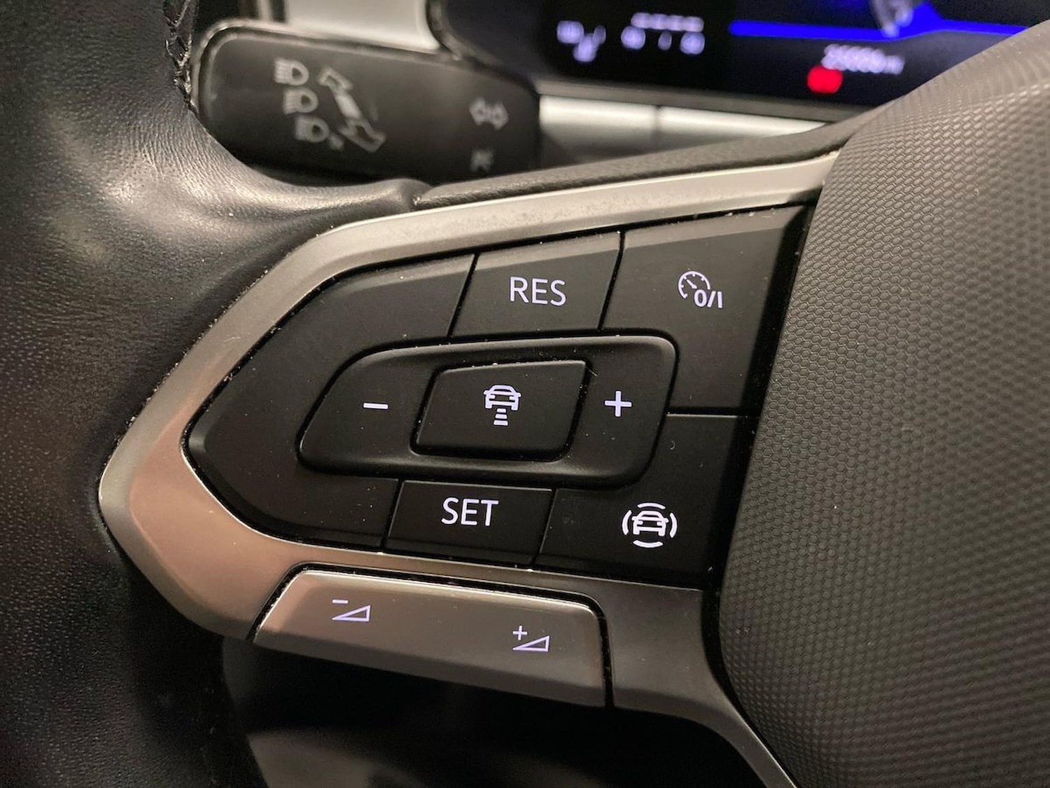 Used Volkswagen T-Roc 2023 for sale - 76492390: Photo 27