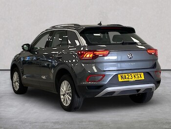 Used Volkswagen T-Roc 2023 for sale - 76492390: Photo