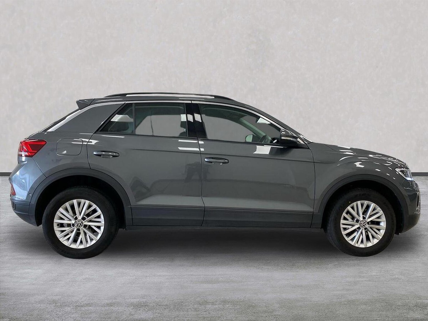 Used Volkswagen T-Roc 2023 for sale - 76492390: Photo 3