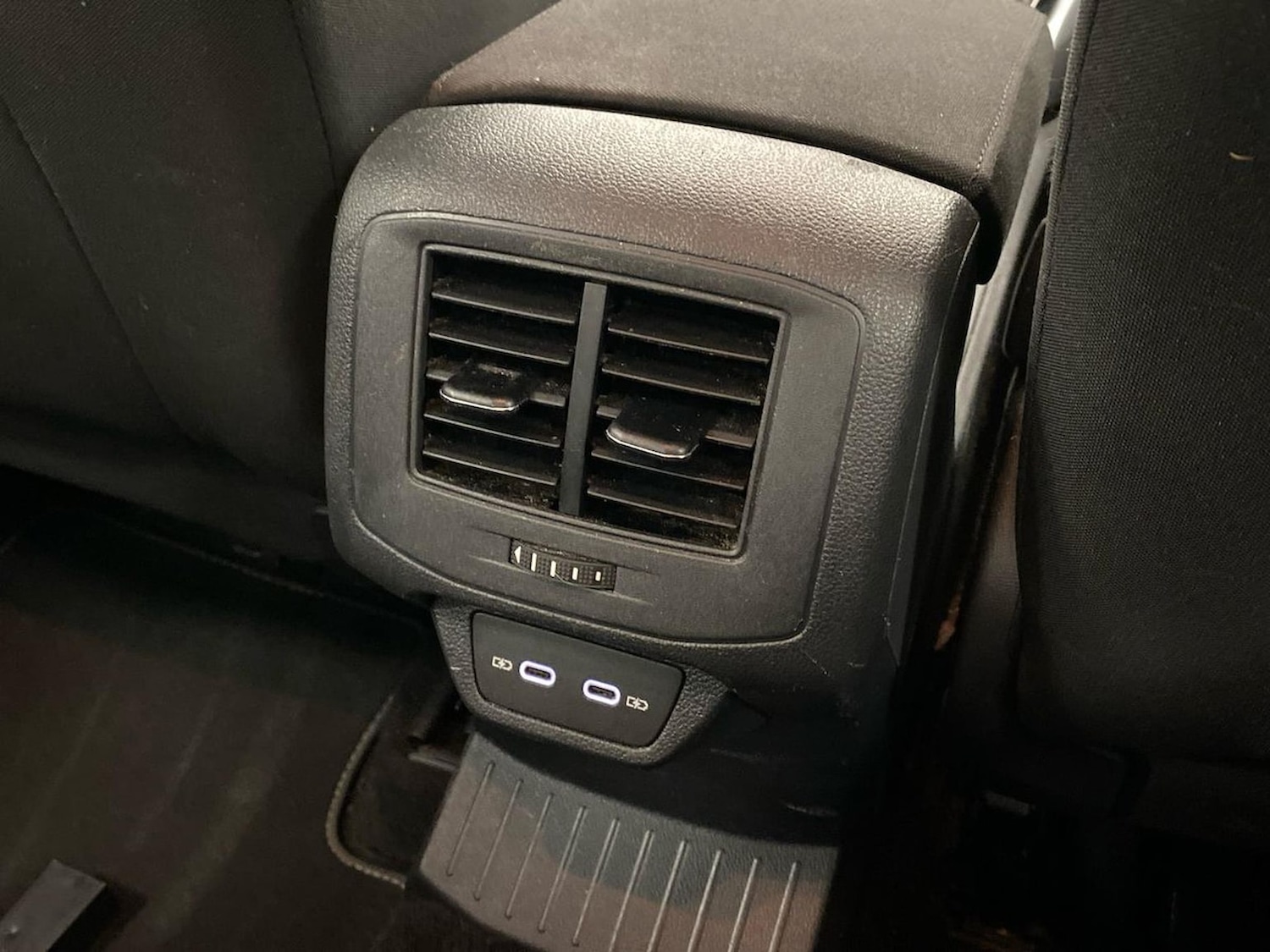 Used Volkswagen T-Roc 2023 for sale - 76492390: Photo 32