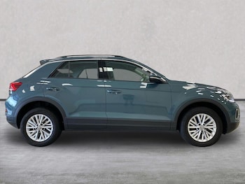 Used Volkswagen T-Roc 2023 for sale - 79371880: Photo