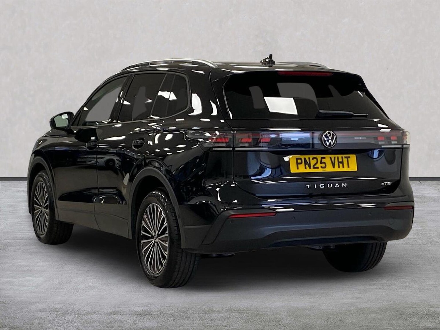 Used Volkswagen Tiguan 2025 for sale - 76510764: Photo 2