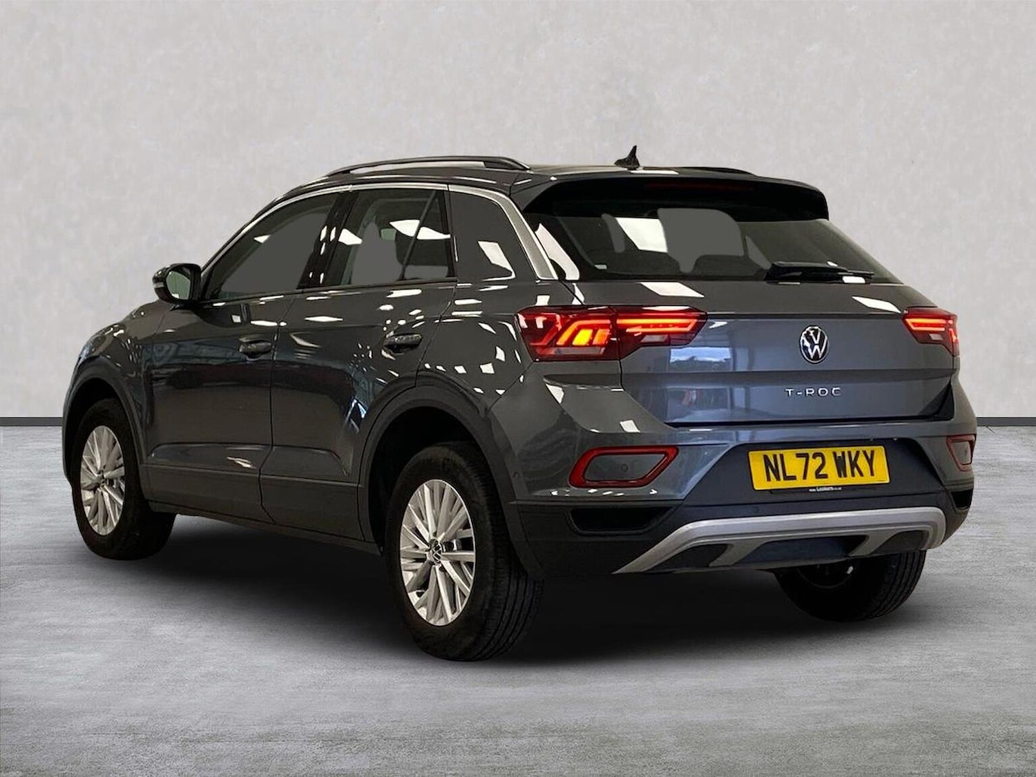 Used Volkswagen T-Roc 2022 for sale - 76171600: Photo 2