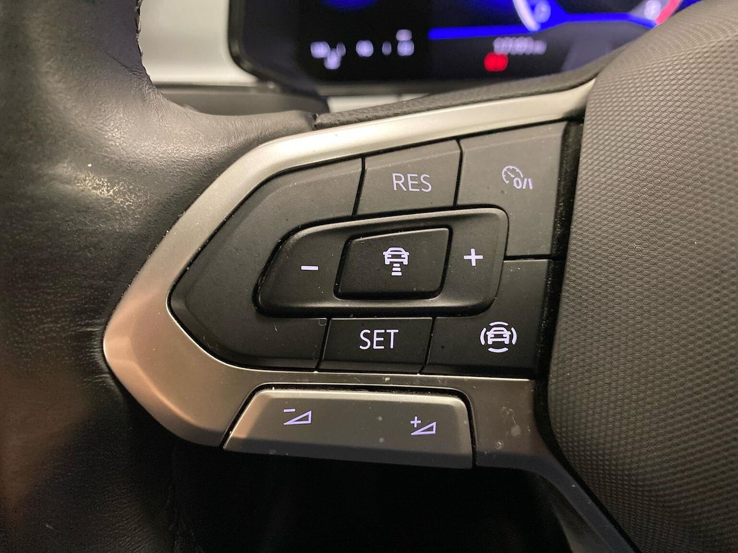 Used Volkswagen T-Roc 2022 for sale - 76171600: Photo 25