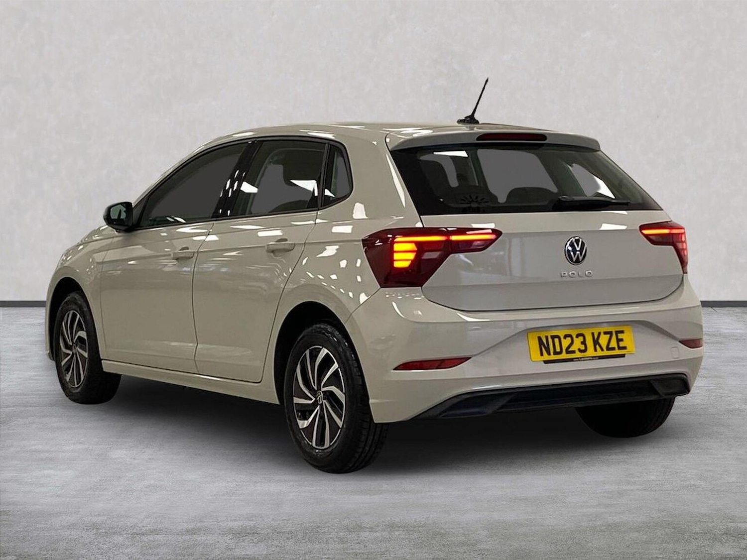 Used Volkswagen Polo 2023 for sale - 76292981: Photo 2