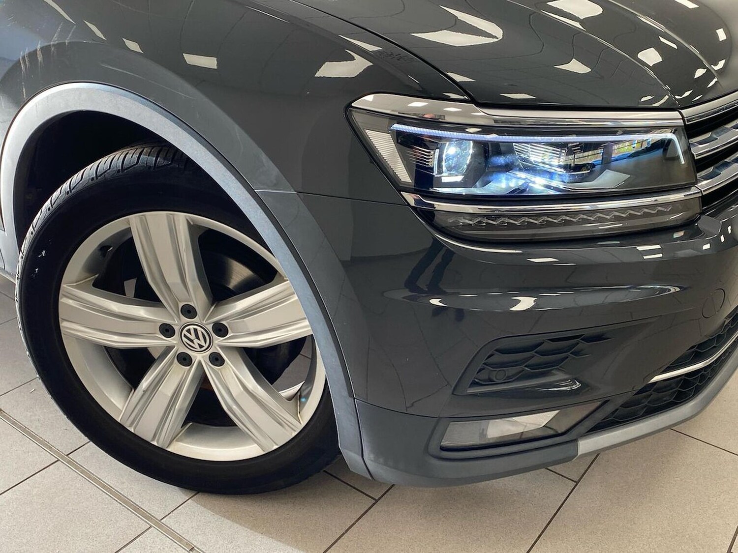 Used Volkswagen Tiguan 2020 for sale - 76877924: Photo 28