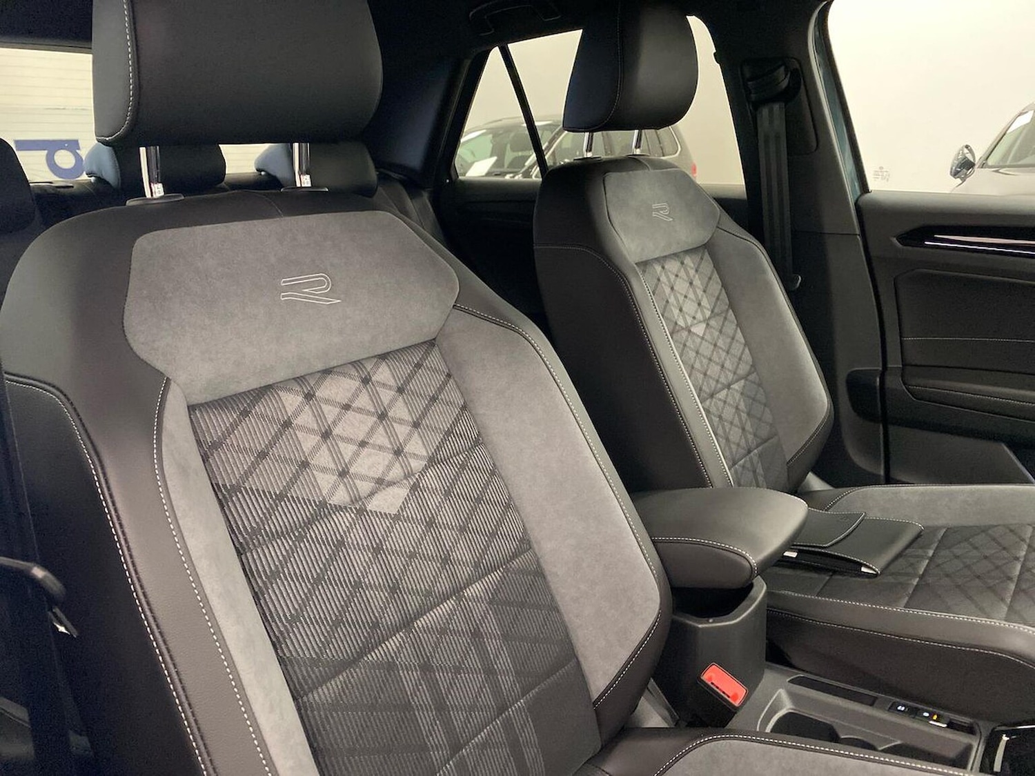 Used Volkswagen T-Roc 2025 for sale - 77069328: Photo 28