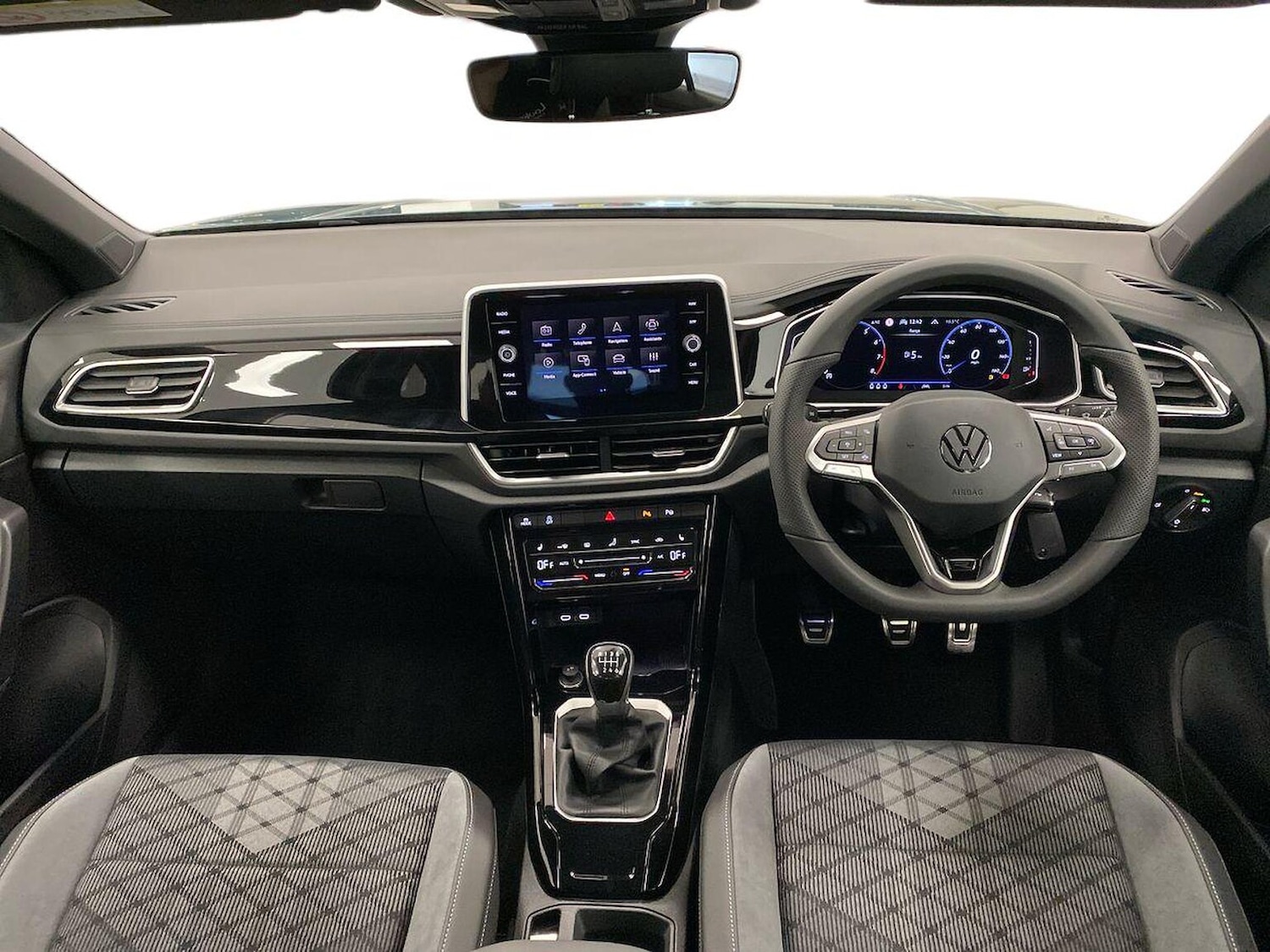 Used Volkswagen T-Roc 2025 for sale - 77069328: Photo 8