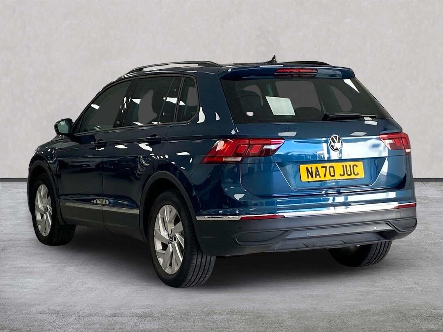 Used Volkswagen Tiguan 2020 for sale - 76412508: Photo 2