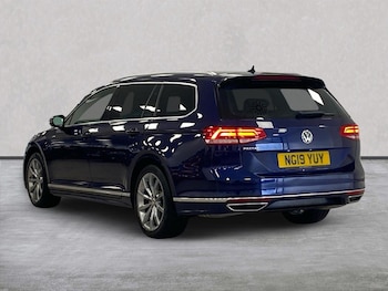 Used Volkswagen Passat 2019 for sale - 76770079: Photo