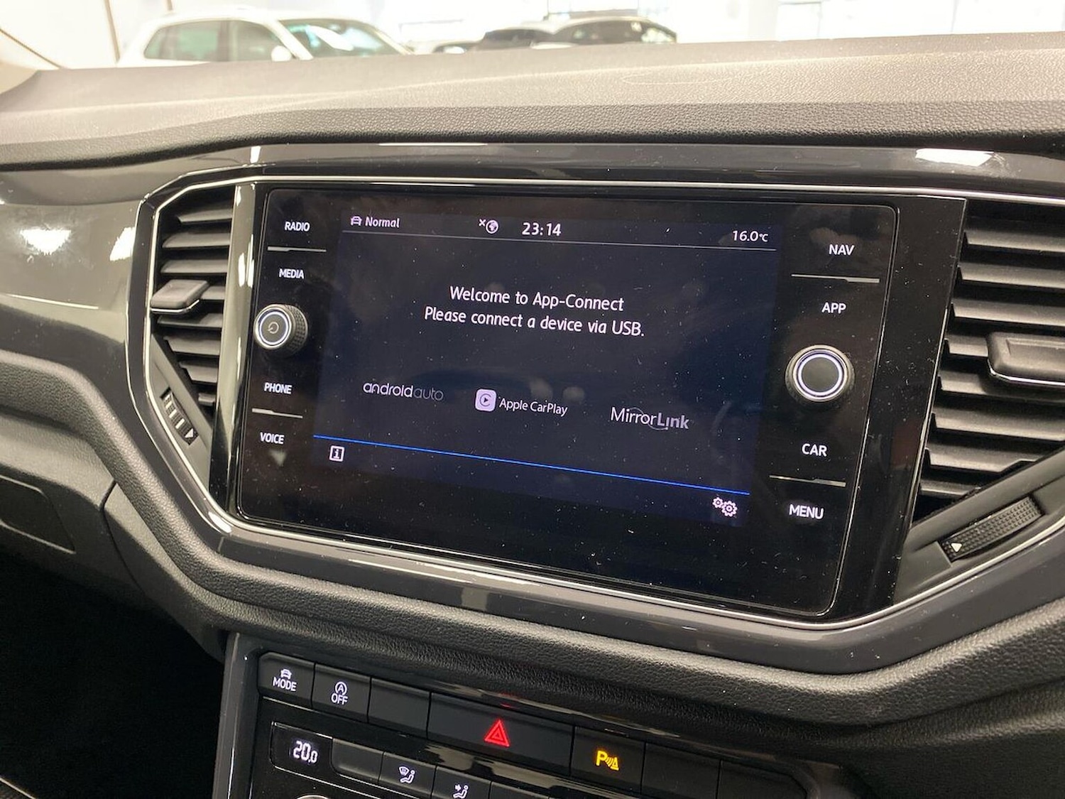 Used Volkswagen T-Roc 2019 for sale - 76455320: Photo 25