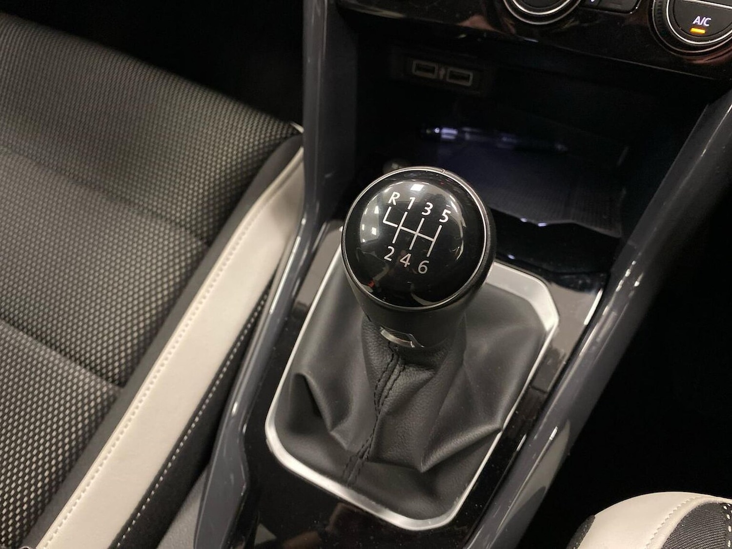 Used Volkswagen T-Roc 2019 for sale - 76455320: Photo 28