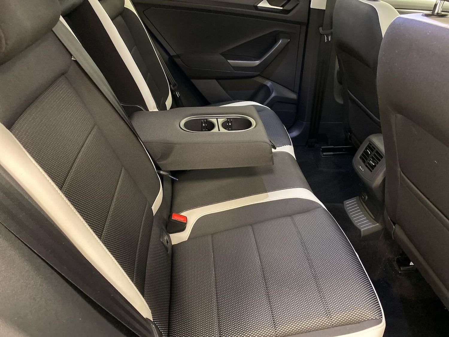 Used Volkswagen T-Roc 2019 for sale - 76455320: Photo 30