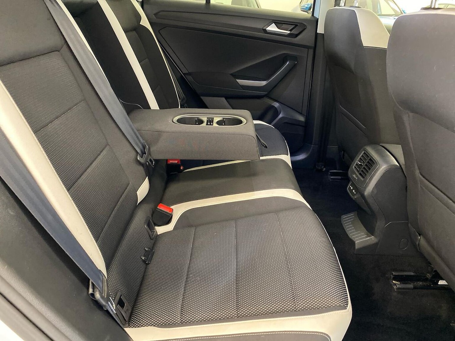 Used Volkswagen T-Roc 2021 for sale - 76506155: Photo 29