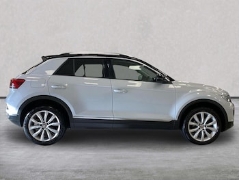Used Volkswagen T-Roc 2021 for sale - 76506155: Photo