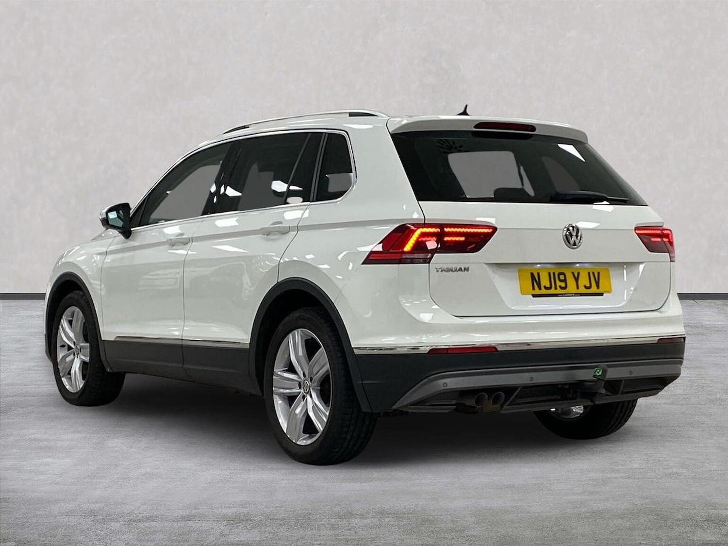 Used Volkswagen Tiguan 2019 for sale - 76945881: Photo 2