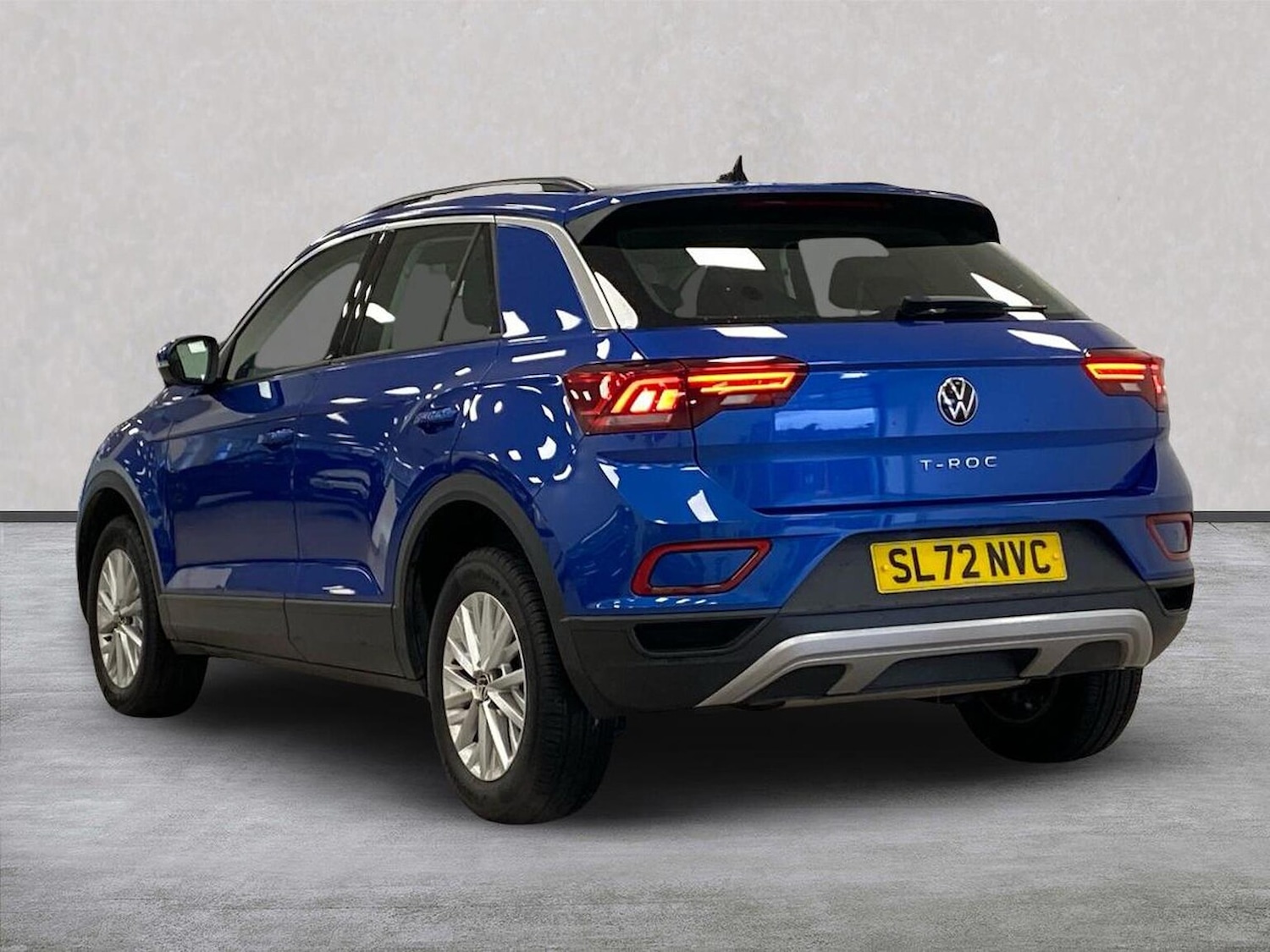 Used Volkswagen T-Roc 2022 for sale - 76924611: Photo 2
